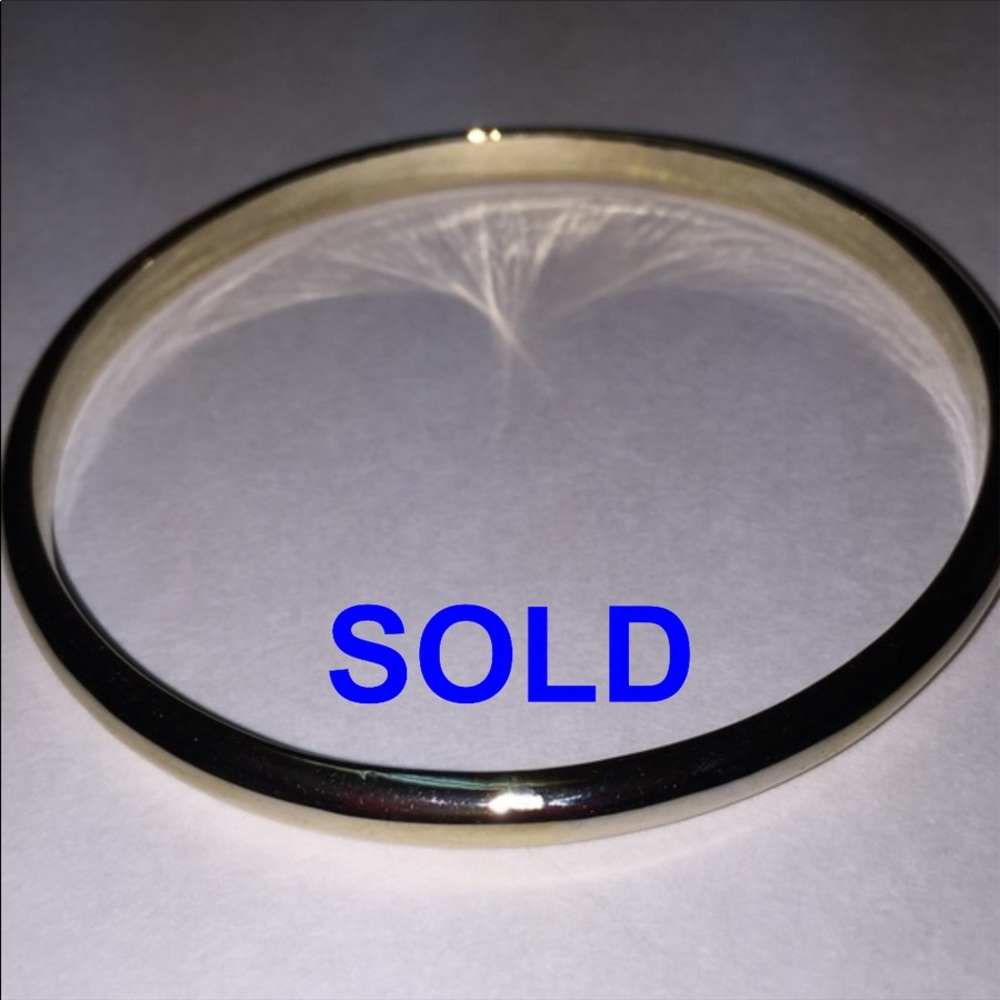 Gold Tone Elegant Bangle Bracelet